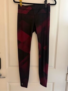 Athleta Burgundy and Black Geometric Run Train Leggings